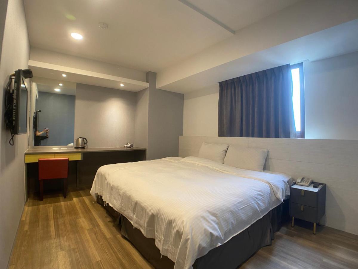 Bonjour Hotel Taichung Exterior photo