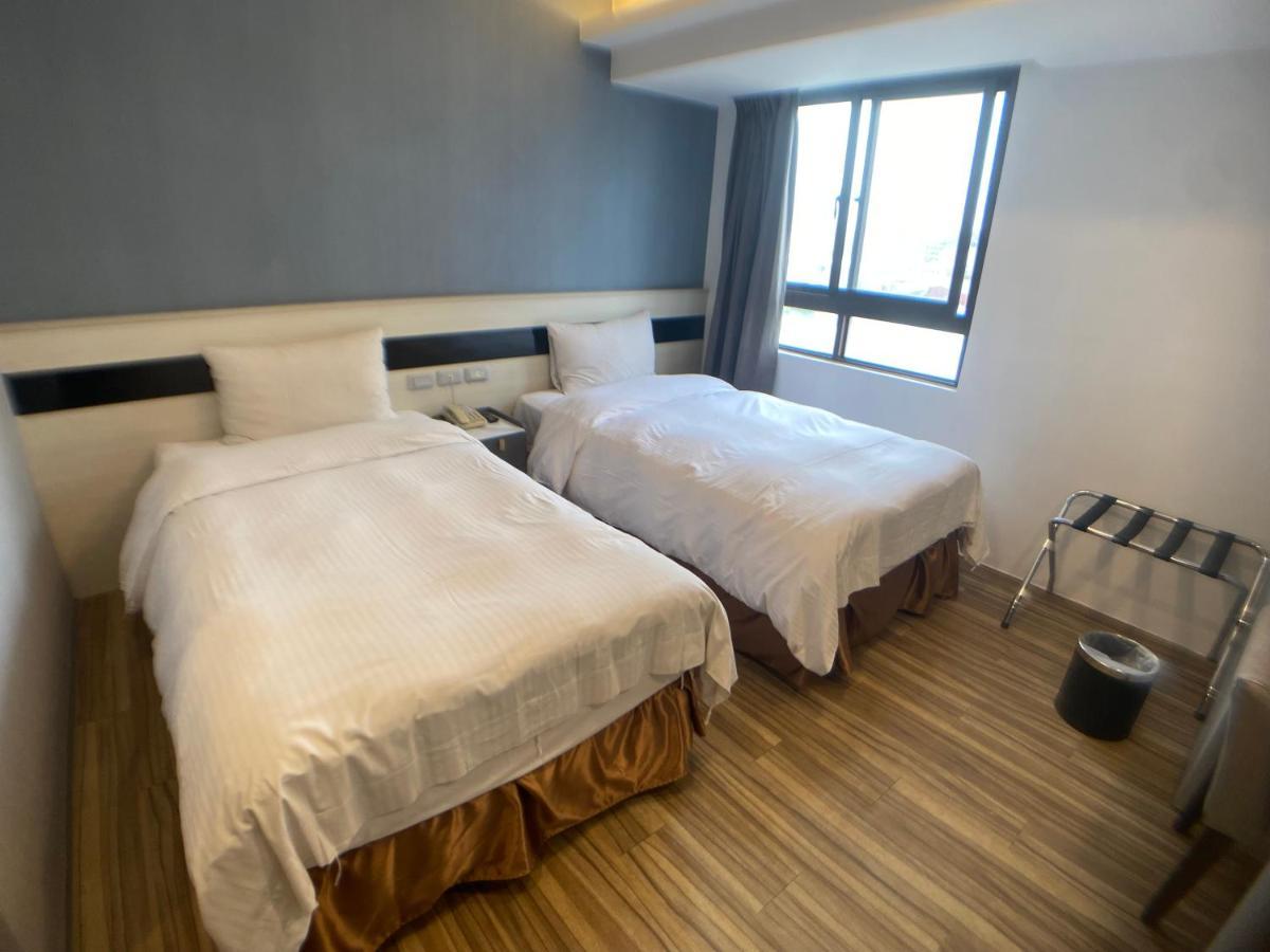 Bonjour Hotel Taichung Exterior photo